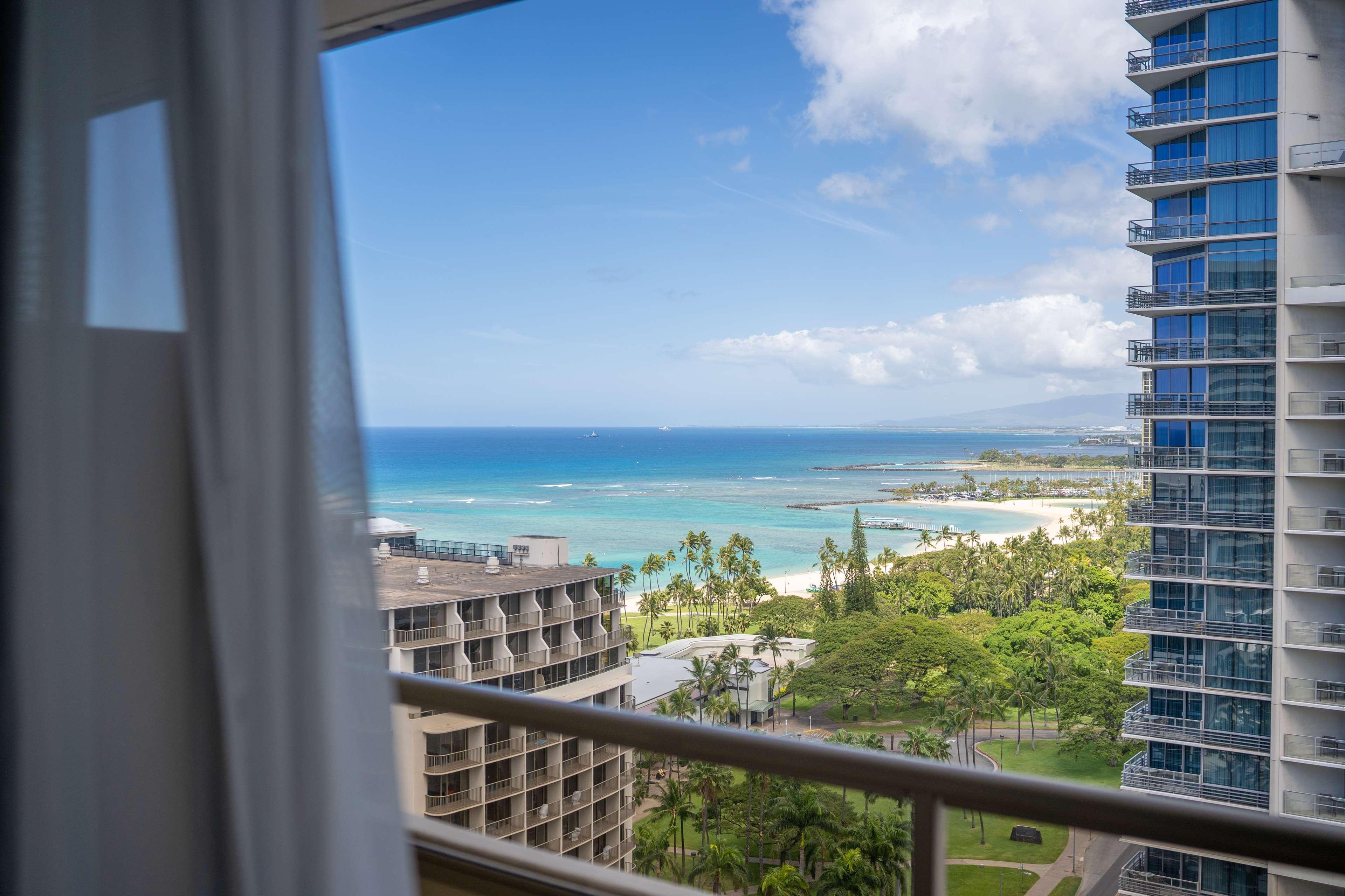 Embassy Suites By Hilton Waikiki Beach Walk Honolulu Extérieur photo