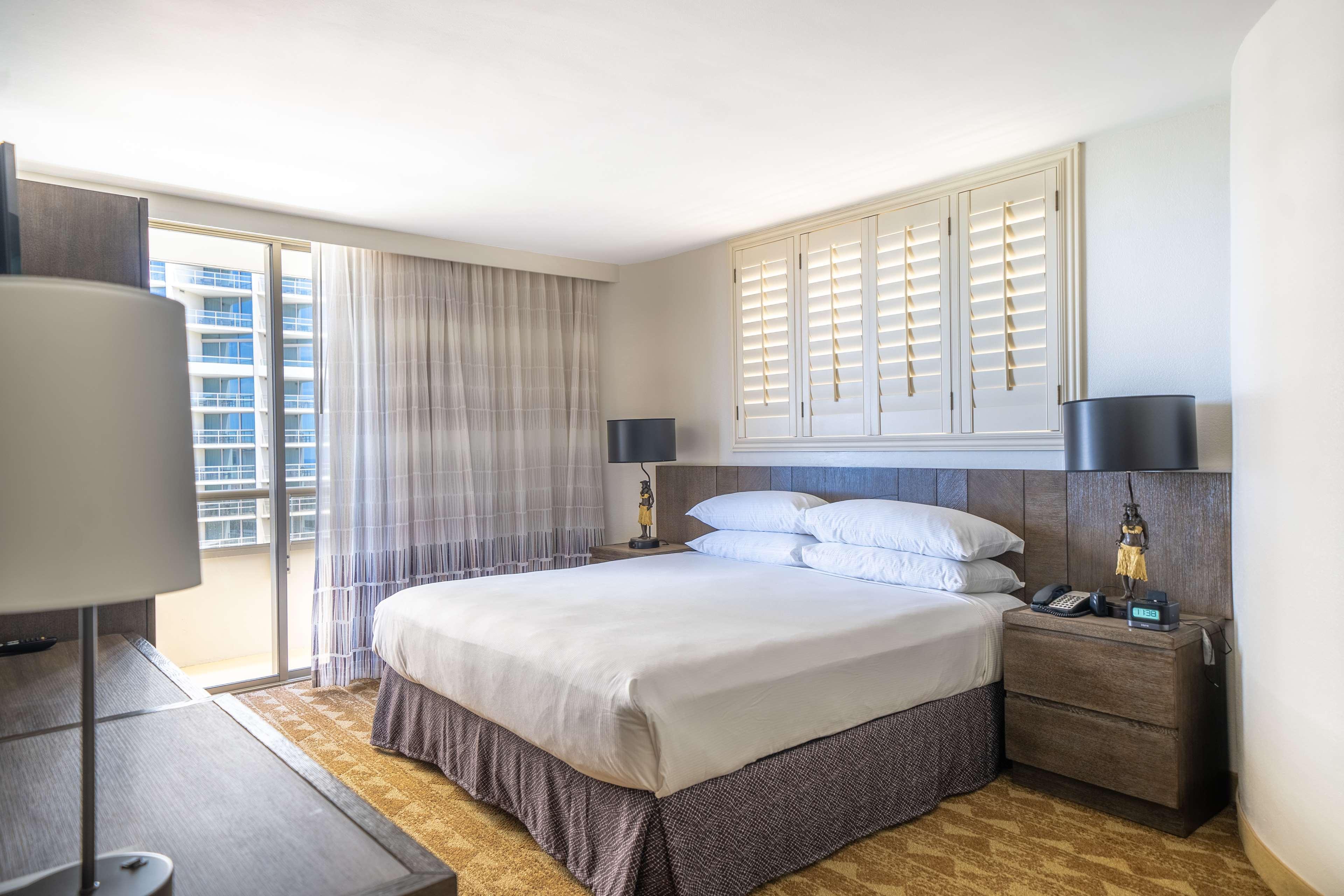 Embassy Suites By Hilton Waikiki Beach Walk Honolulu Extérieur photo