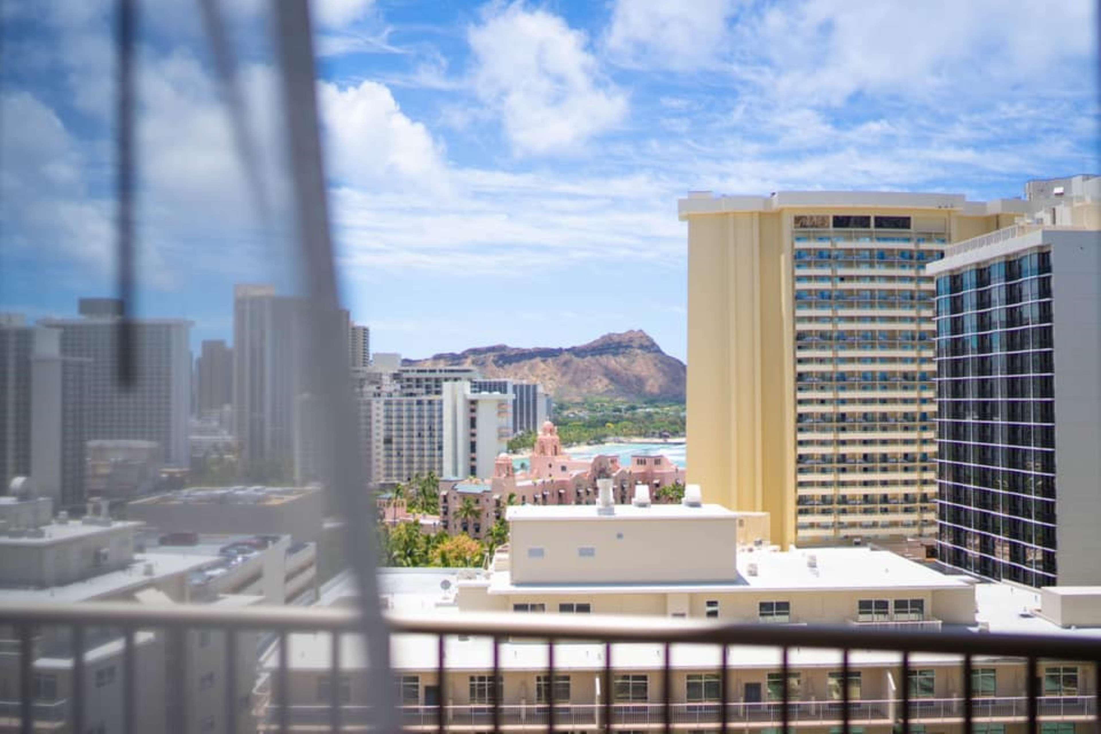 Embassy Suites By Hilton Waikiki Beach Walk Honolulu Extérieur photo