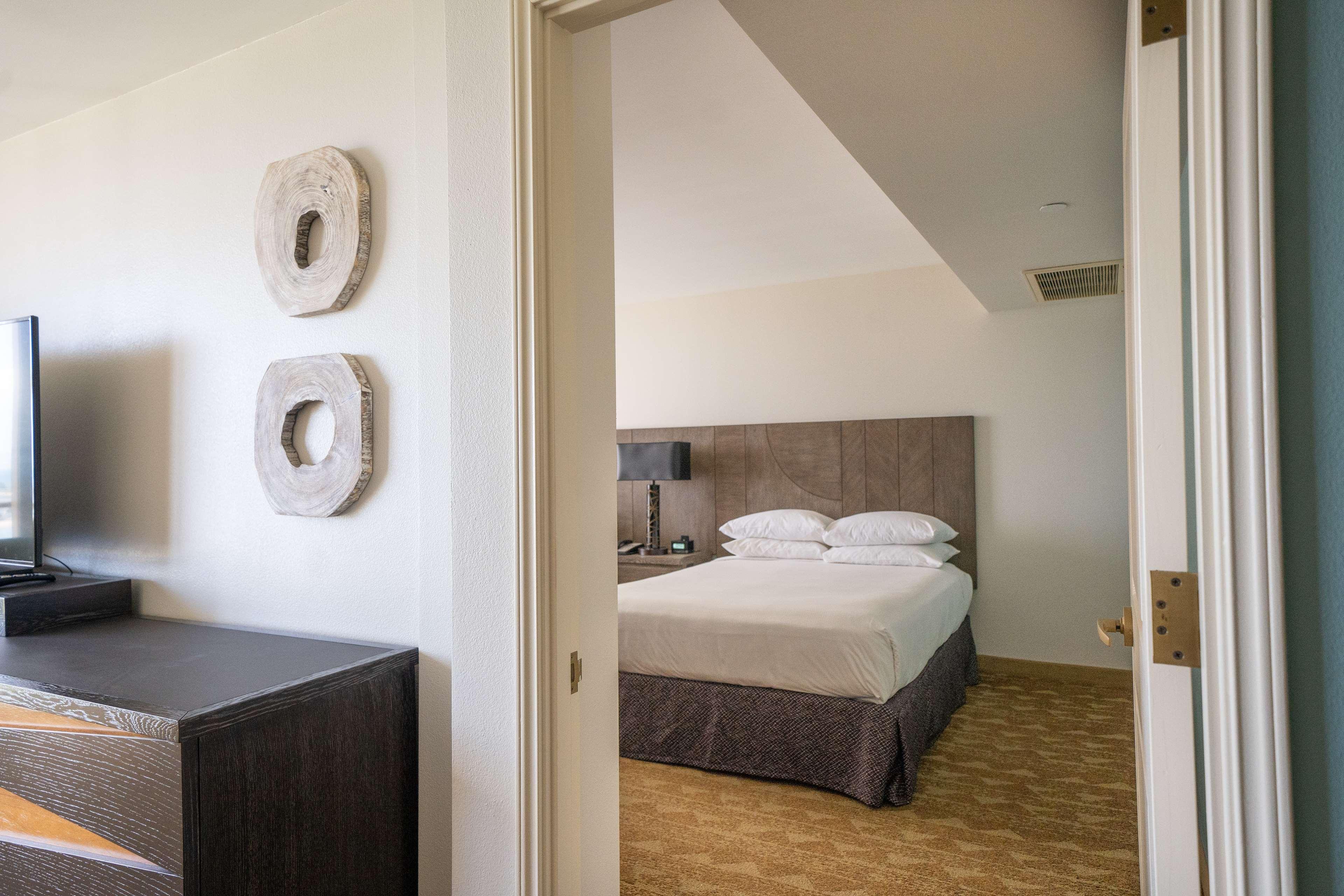 Embassy Suites By Hilton Waikiki Beach Walk Honolulu Extérieur photo