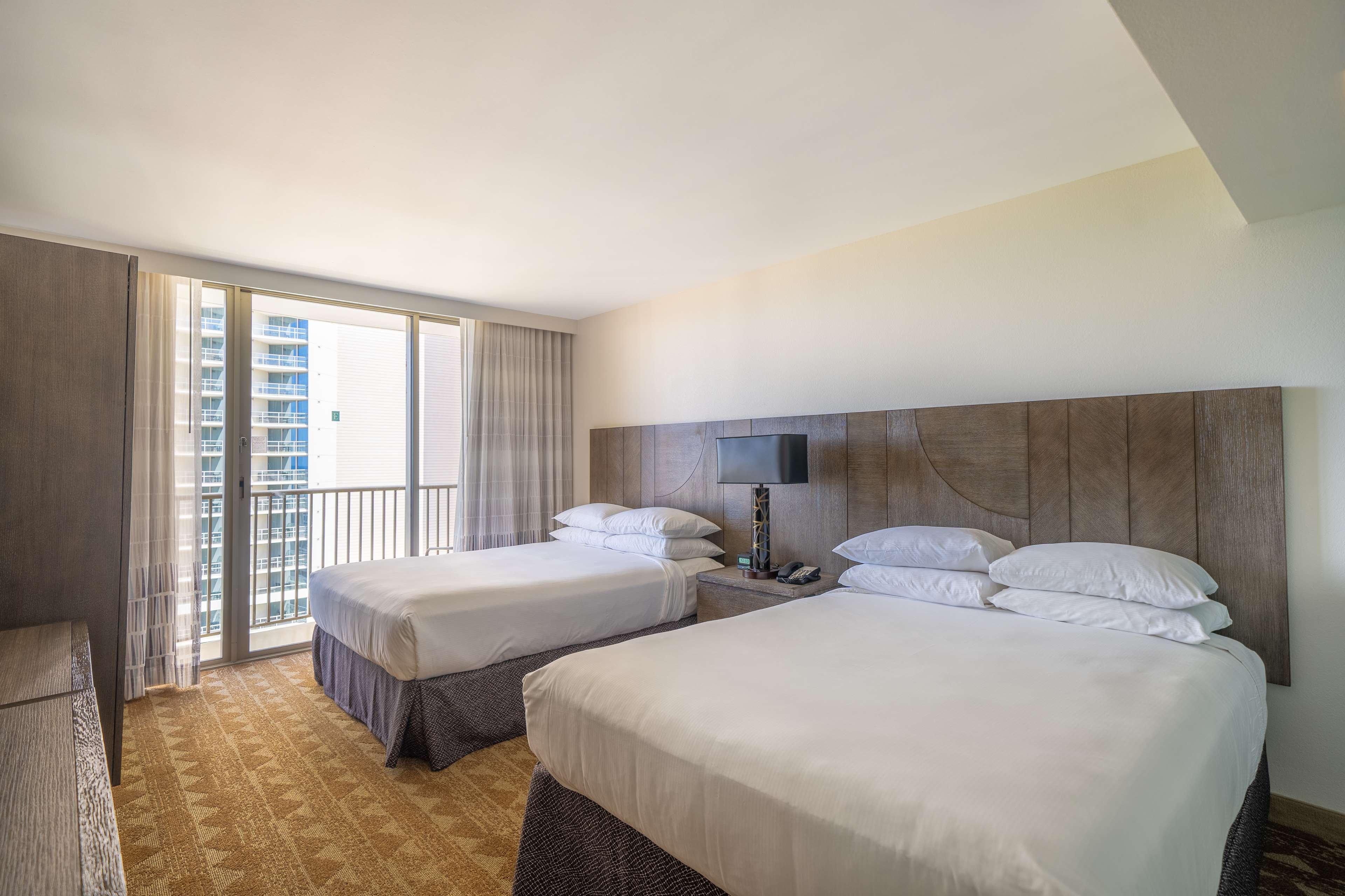 Embassy Suites By Hilton Waikiki Beach Walk Honolulu Extérieur photo