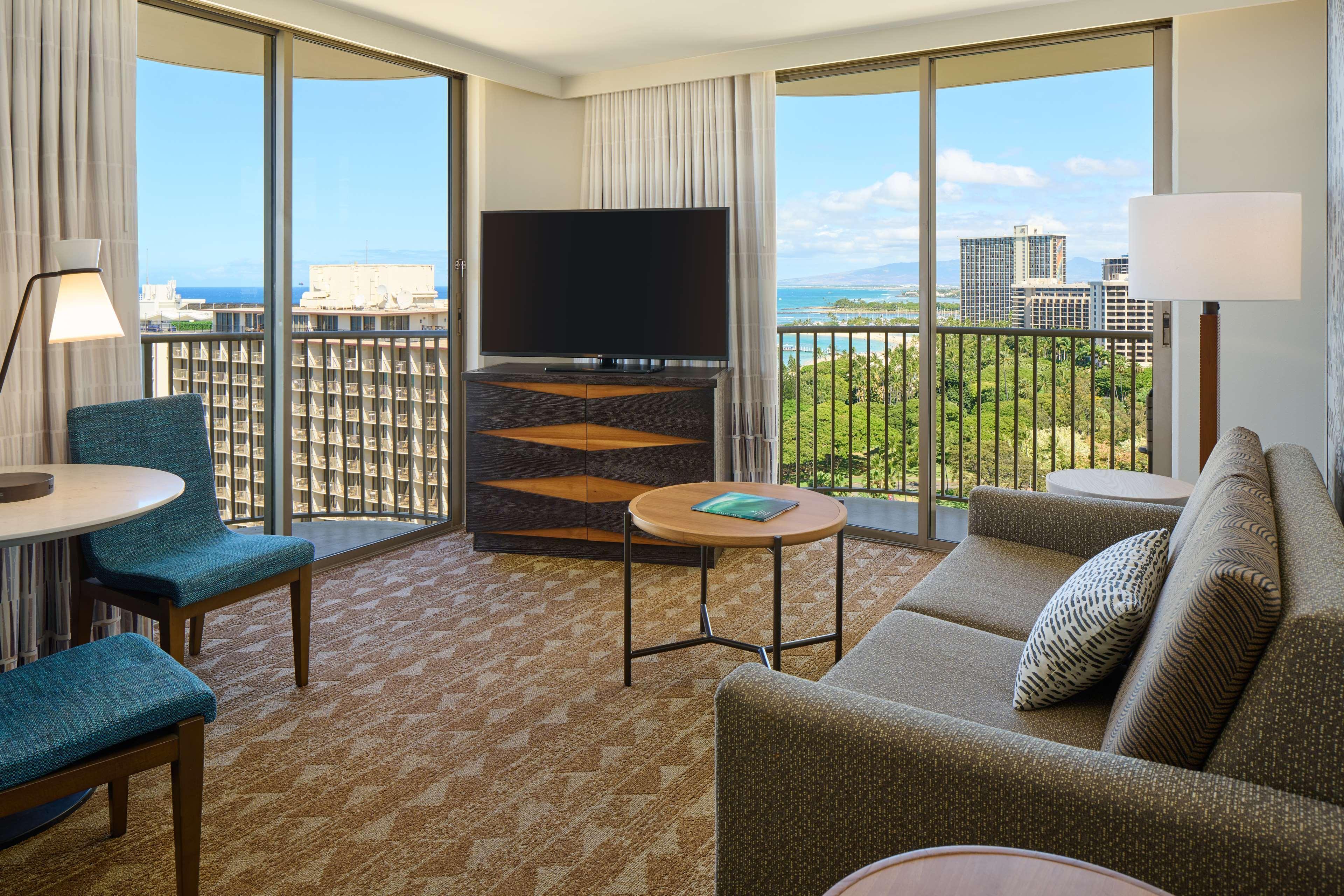Embassy Suites By Hilton Waikiki Beach Walk Honolulu Extérieur photo