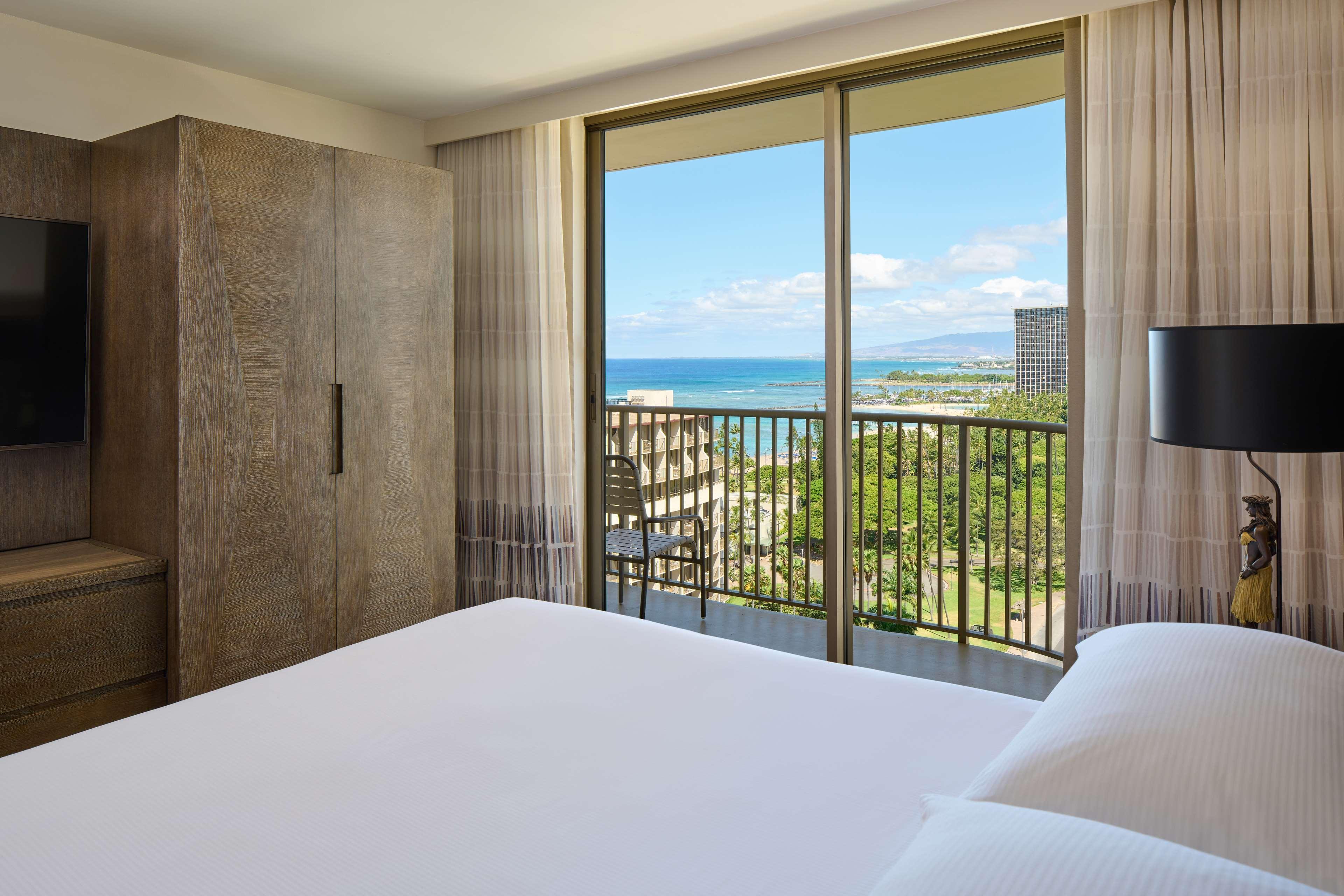 Embassy Suites By Hilton Waikiki Beach Walk Honolulu Extérieur photo