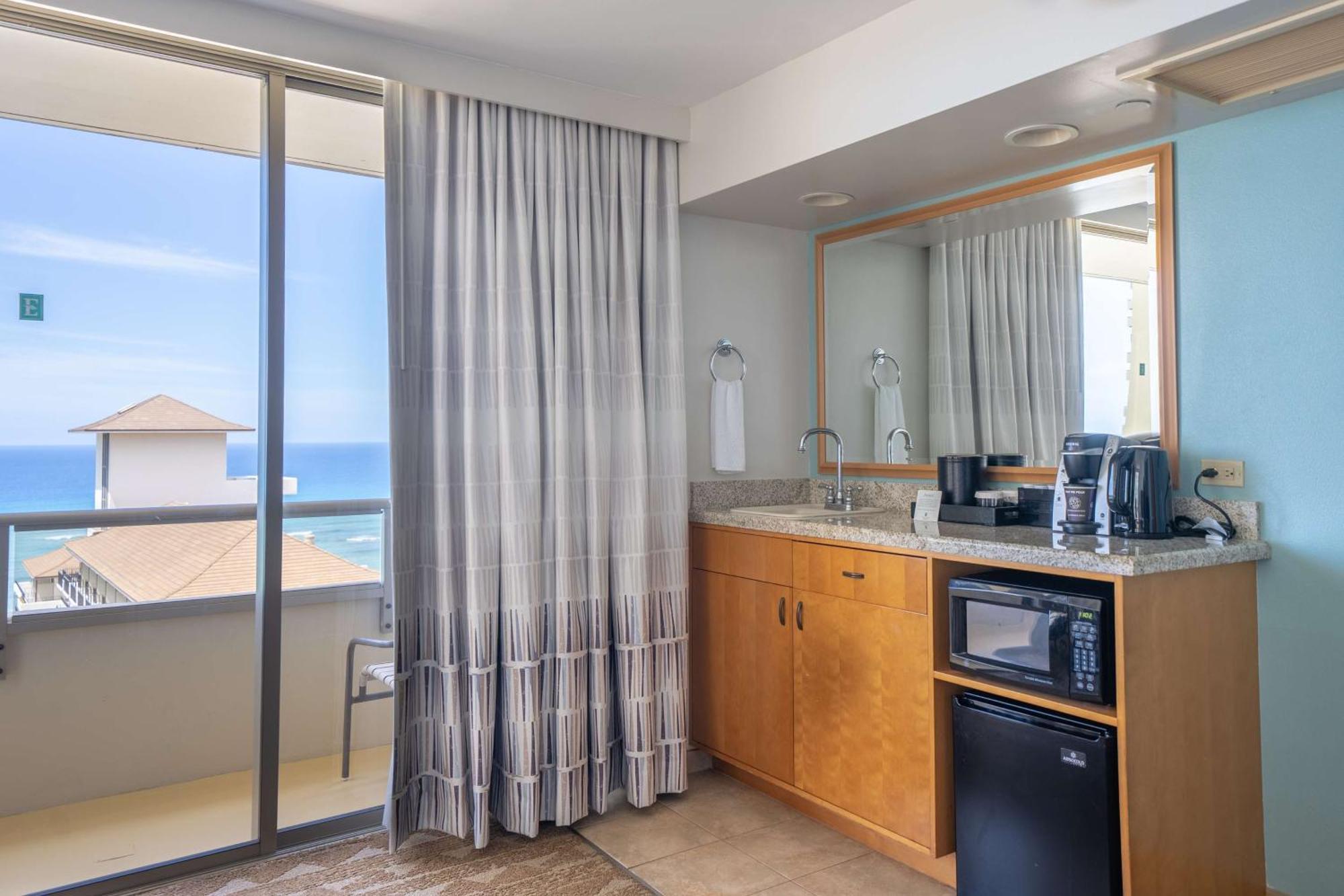 Embassy Suites By Hilton Waikiki Beach Walk Honolulu Extérieur photo
