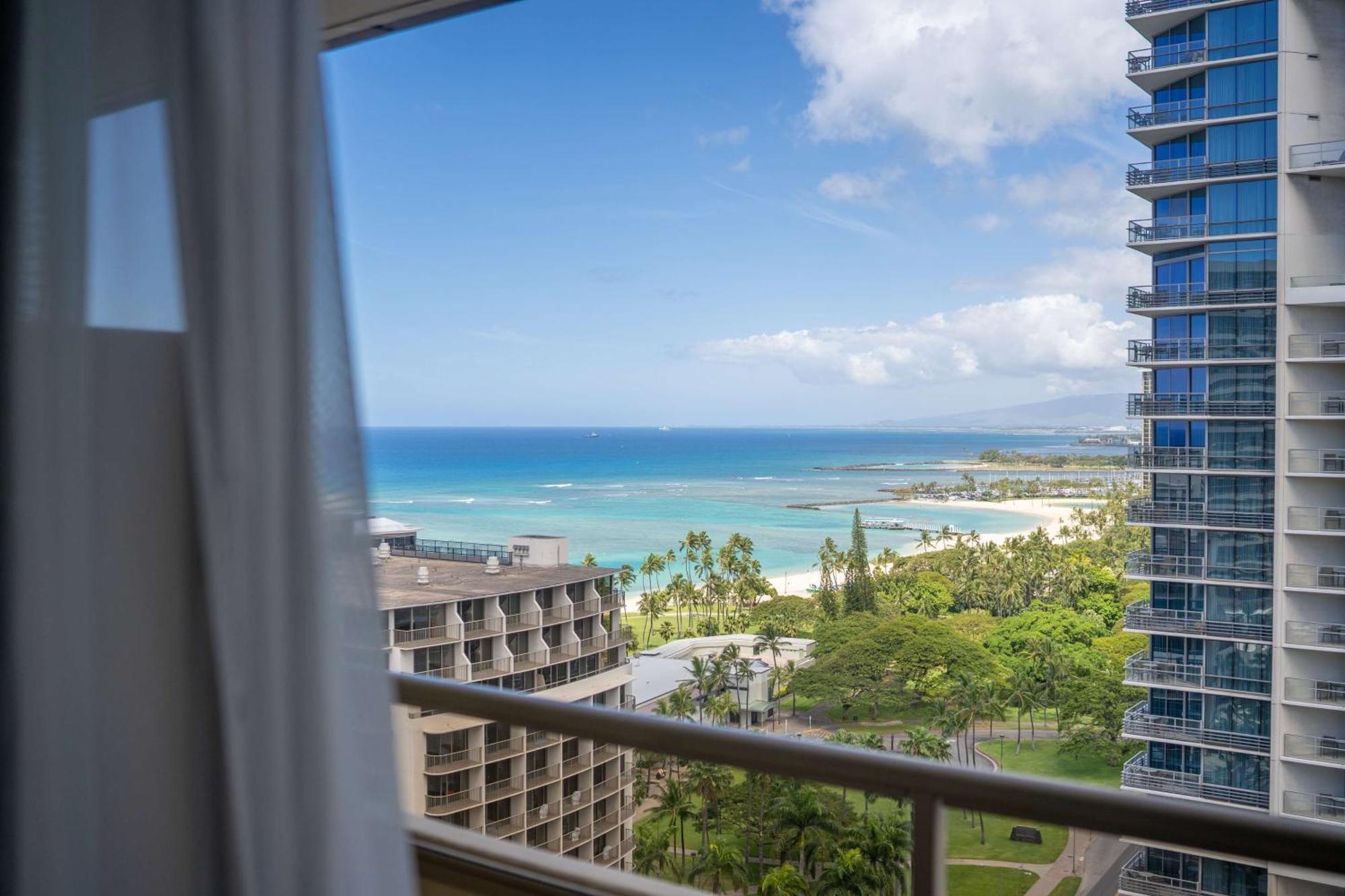 Embassy Suites By Hilton Waikiki Beach Walk Honolulu Extérieur photo