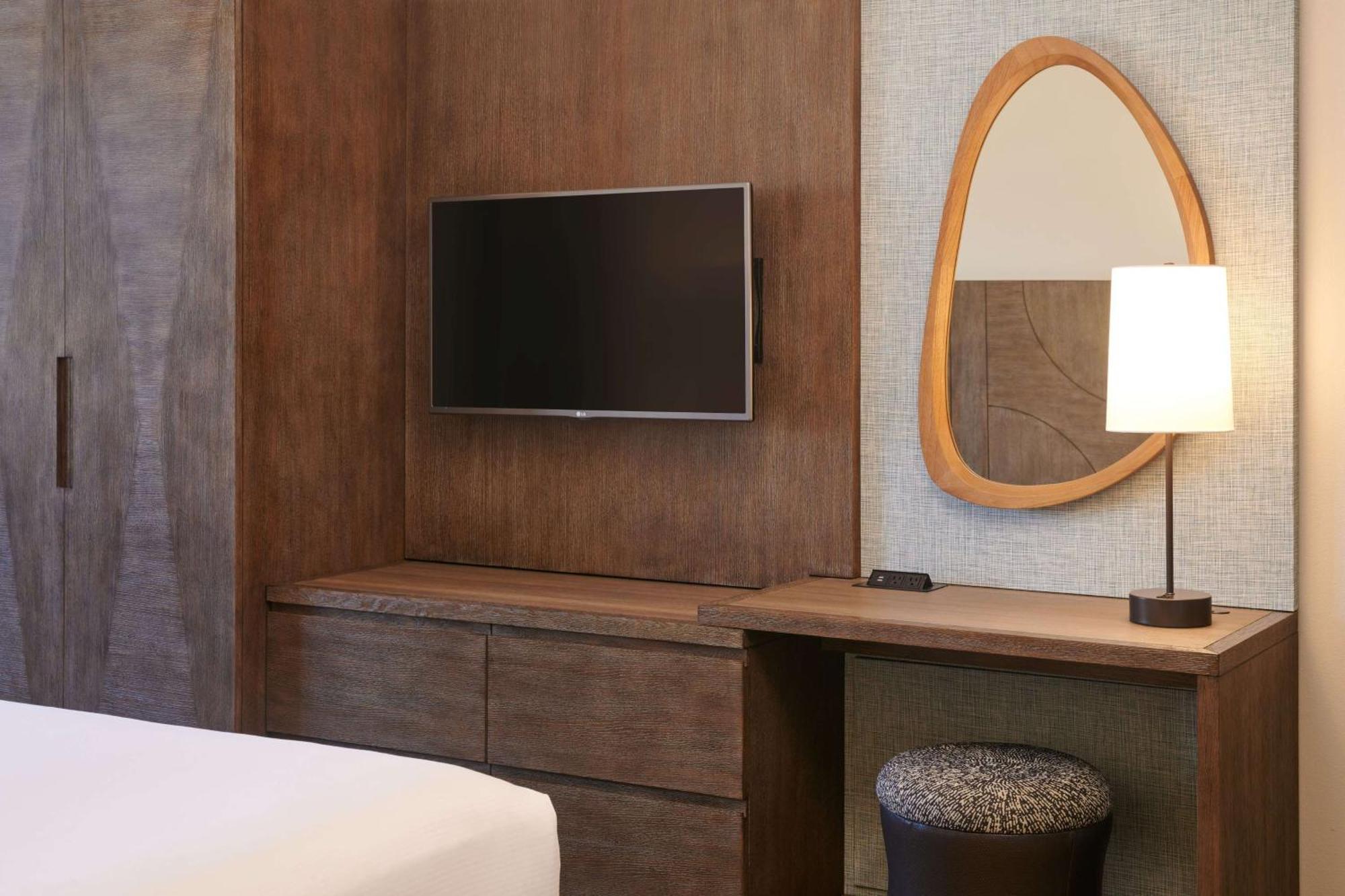 Embassy Suites By Hilton Waikiki Beach Walk Honolulu Extérieur photo